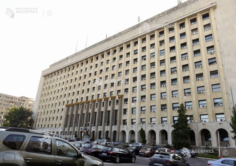 Incident la Palatul CFR: Șapte persoane se aflau în liftul care a căzut în gol; cinci – transportate la spital