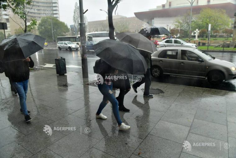 Meteorologii anunță averse și descărcări electrice în București, în special după-amiaza și noaptea