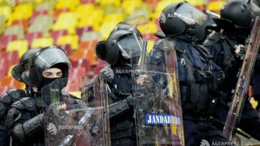 Jandarmeria: Fotbalistul de la Universitatea Craiova nu a fost bruscat, ci îndepărtat de jandarmi pentru un conflict cu un agent de pază