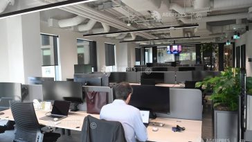 Românii se numără printre europenii cu cele mai multe ore lucrate săptămânal (Eurostat)
