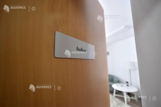 Arad: Tatăl care și-a înfometat și bătut copiii, condamnat la închisoare; le va plăti 200.000 de lei daune
