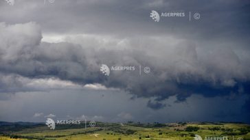 Informare meteo: Vijelii și averse torențiale în nord-vestul, nordul, estul și local centrul și sud-estul țării, până joi seara