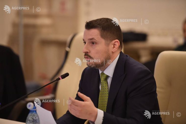 Arad: O nouă groapă de gunoi ilegală e în atenția autorităților; sute de tone de deșeuri pe câteva hectare