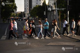 Studiu: Trei din zece români cred că anul 2026 va fi mai dificil decât 2025
