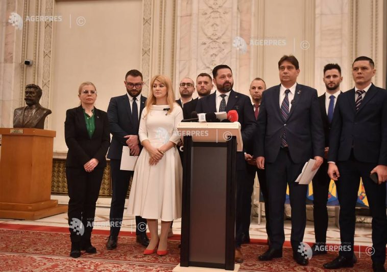 Cameră/ Schimbarea numelui grupului POT în ‘Uniți pentru România’ – aprobată din nou în comisie