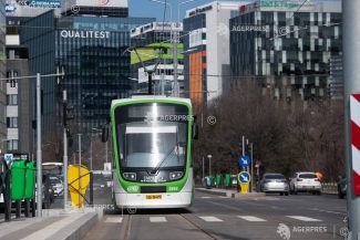 PMB: Accesul mașinilor pe linia tramvaiului 5, împiedicat cu ajutorul stâlpișorilor