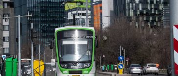 PMB: Accesul mașinilor pe linia tramvaiului 5, împiedicat cu ajutorul stâlpișorilor