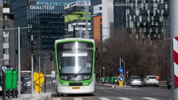 PMB: Accesul mașinilor pe linia tramvaiului 5, împiedicat cu ajutorul stâlpișorilor