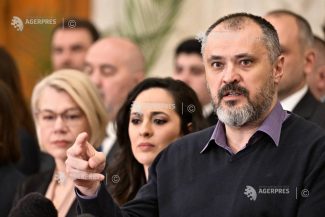 Ghinea (USR): Eu, personal, mi-aș tăia mâna decât să votez un premier Predoiu