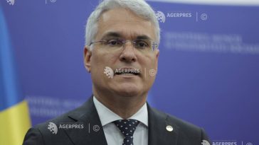 Pensia specială non-contributivă va fi redusă cu 85%, dacă se optează pentru rămânerea în activitate; proiectul vizează doar sectorul public (ministru)