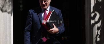 Marea Britanie: Starmer ignoră apelurile de a demisiona, spunându-le miniștrilor că va continua să guverneze