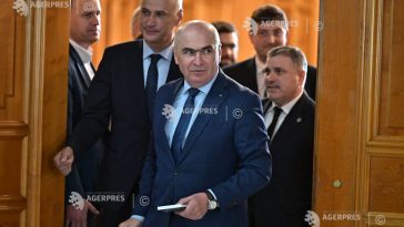 Parlament – moțiune de cenzură/ Bolojan, huiduit înainte de dezbaterile la moțiune
