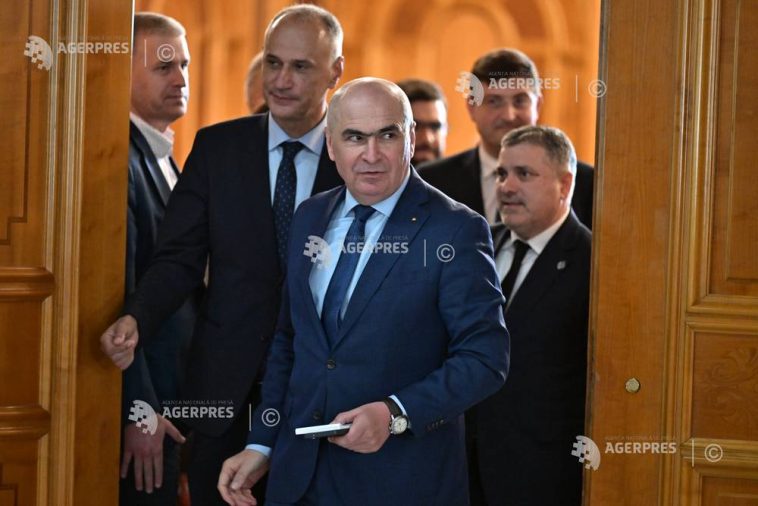 Parlament – moțiune de cenzură/ Bolojan, huiduit înainte de dezbaterile la moțiune