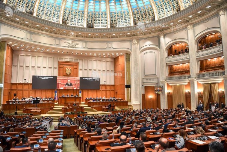 Parlament/ A început votul la moțiunea de cenzură