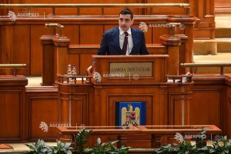 Parlament – moțiune de cenzură/ Simion: V-ați dorit apă, hrană, energie; ați primit taxe, război, sărăcie