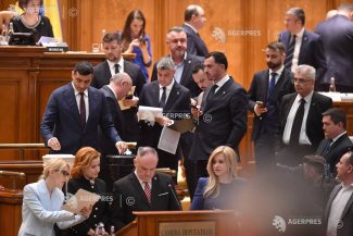 Moțiunea de cenzură – adoptată de Parlament cu 281 de voturi; Guvernul Bolojan a fost demis