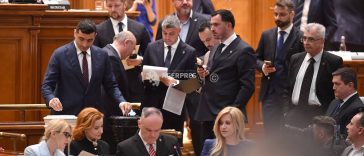 Moțiunea de cenzură – adoptată de Parlament cu 281 de voturi; Guvernul Bolojan a fost demis