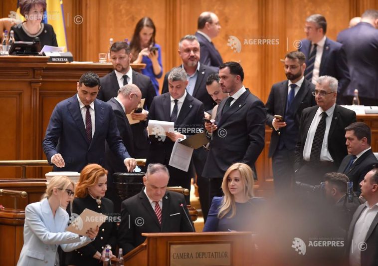Moțiunea de cenzură – adoptată de Parlament cu 281 de voturi; Guvernul Bolojan a fost demis