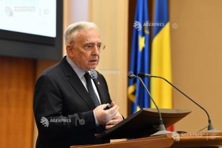 Isărescu: Nu am ținut artificial cursul; intervențiile BNR au fost mult mai mici decât anul trecut
