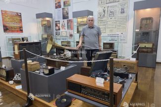 REPORTAJ Neamț: Colecția de aparate de radio a lui Constantin Luchian, o poveste fără sfârșit