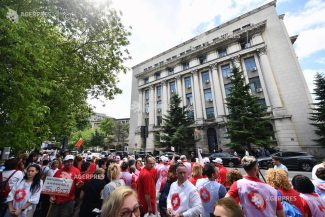 Sindicaliști de la Sanitas protestează în fața Ministerului Muncii, fiind nemulțumiți de proiectul noii legi a salarizării