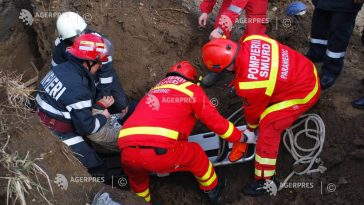 Bacău: Bărbat în stare de inconștiență după ce un mal de pământ s-a prăbușit peste el în orașul Dărmănești