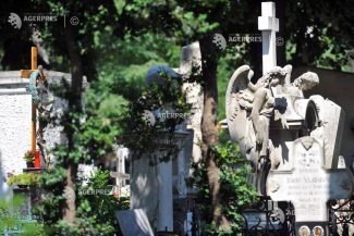 Doi tineri care au dansat pe morminte în Cimitirul Bellu, plasați sub control judiciar