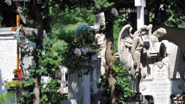 Doi tineri care au dansat pe morminte în Cimitirul Bellu, plasați sub control judiciar