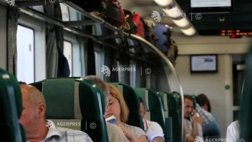 Vâlcea: Locomotiva unui tren ce se îndepta către Sibiu a luat foc la Câineni; traficul feroviar e oprit
