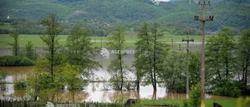 INHGA: Cod galben de inundații pe râuri din 17 județe, până marți la ora 12:00