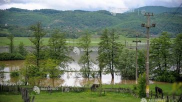 INHGA: Cod galben de inundații pe râuri din 17 județe, până marți la ora 12:00