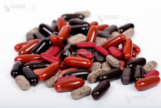Iași: Grupare care vindea în multe țări suplimente alimentare contrafăcute ca tratament al bolilor incurabile, destructurată