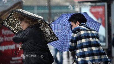 Cod galben de averse torențiale și vijelii, în jumătate de țară; vremea devine mai rece decât normal