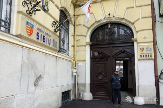Sibiu: CJ acuză consilierii PSD și AUR că blochează rectificarea bugetară a județului
