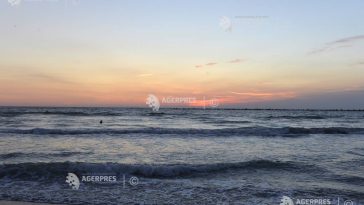 Constanța: Fragmente metalice care ar proveni de la un obiect aerian neidentificat, găsite pe plaja Belona la Eforie Nord