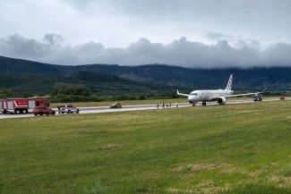 Croaţia: Un avion Airbus cu 130 de pasageri a derapat pe pistă la decolare, la Split / Încă nu se ştie de ce au decis piloţii să întrerupă decolarea – VIDEO