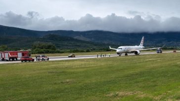 Croaţia: Un avion Airbus cu 130 de pasageri a derapat pe pistă la decolare, la Split / Încă nu se ştie de ce au decis piloţii să întrerupă decolarea – VIDEO