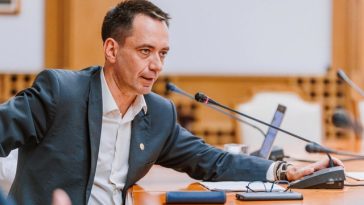 UDMR cere demisia ministrului Culturii, după apariţia unei înregistrări în care acesta înjură statul român. Csoma Botond: Declaraţiile de acest tip nu afectează doar imaginea unei persoane, ci proiectează efecte nedrepte asupra comunităţii maghiare
