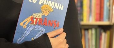 Volumul „Cu pumnii strânşi”, povestea adevărată a unui bully care a ales să se schimbe, lansată în limba română la Editura DPH