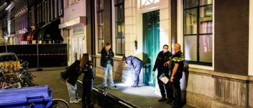Premierul olandez Rob Jetten denunţă drept un ”act laş de intimidare” un atac cu bombă artizanală la sediul partidului său Democraten 66, în centrul Hagăi, în care se aflau 30 de activişti dintr-o grupare de tineret. Un suspect, arestat după o explozie, f