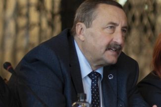 Rectorul Universităţii Tehnice din Iaşi, Dan Caşcaval, senator PSD, explică votul dat moţiunii de cenzură, după ce a primit numeroase critici: Îmi asum că sunt ”o ruşine pentru mediul academic ieşean” pentru că nu am susţinut lovirea şcolii româneşti