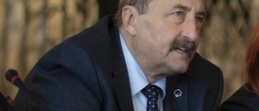 Rectorul Universităţii Tehnice din Iaşi, Dan Caşcaval, senator PSD, explică votul dat moţiunii de cenzură, după ce a primit numeroase critici: Îmi asum că sunt ”o ruşine pentru mediul academic ieşean” pentru că nu am susţinut lovirea şcolii româneşti