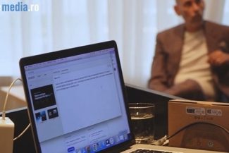 Reclamele digitale pe care clienţii le rulează pe internet pot ajunge direct şi pe ecranele stradale