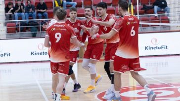 Volei masculin: Arcada Galaţi – Dinamo Bucureşti, 2-2 la general, în finala Diviziei A