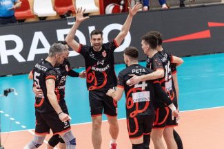Volei masculin: Dinamo Bucureşti – Arcada Galaţi, scor 3-2, în al doilea meci al finalei Diviziei A