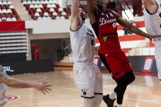 Baschet masculin: Rapid Bucureşti – Dinamo Bucureşti, 2-2 la general, în sferturile Ligii Naţionale