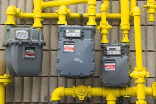 Aproape 500 de consumatori din Capitală au rămas fără gaze naturale, după ce Distrigaz a întrerupt furnizarea din cauza unei avarii produse de lucrătorii unei firme care făceau săpături pentru reţeaua de apă/ Alimentarea, reluată în jurul orei 20.00