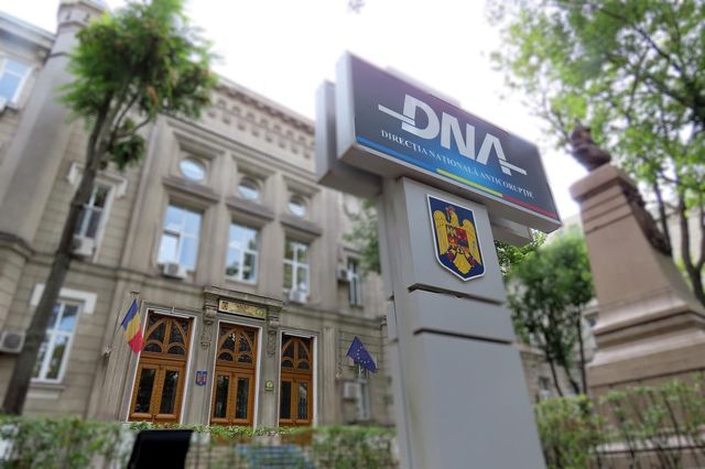 Fostul director general al Economat Sector 5 şi fostul consilier local Marian Vanghelie, trimişi în judecată de DNA, alături de alte 29 de persoane fizice şi juridice, în dosarul achiziţiilor de la Economat