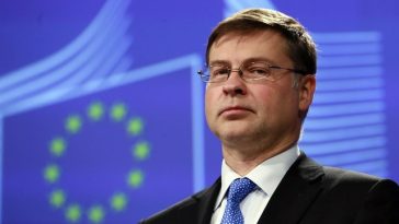 Valdis Dombrovskis: UE îşi reduce prognoza de creştere economică şi majorează estimarea privind inflaţia, din cauza războiului cu Iranul