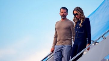 Trump anunţă că ”va încerca” să se ducă la căsătoria fiului său, Donald Trump Jr cu manechinul Bettina Anderson, prevăzută în weekend. ”Nu este momentul potrivit pentru mine. Am o problemă care se numeşte Iran şi alte lucruri”